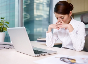 Bỏ túi 10 cách chống mỏi mắt dành cho dân văn phòng