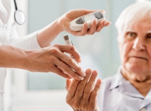 Tê Bì Chân Tay Ở Người Tiểu Đường Nguy Hiểm Không?