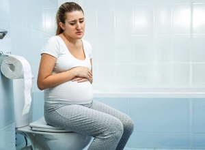 Mẹ bầu bị trĩ có sinh thường được không? Cách chũa bệnh trĩ khi mang thai
