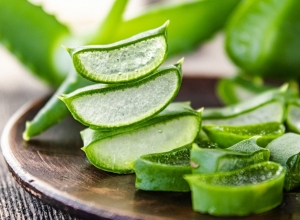 Top 8 mẹo trị nám bằng nha đam hiệu quả mà chị em nên biết