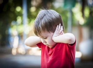 Cha mẹ nên bỏ túi ngay 10 bí quyết hiệu quả giúp trẻ tự kỷ tập nói 