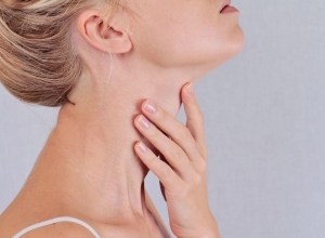 Cần làm gì khi có các dấu hiệu ung thư tuyến giáp