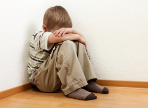 Dấu hiệu thường gặp của trẻ tự kỷ là gì? Cách cải thiện chứng tự kỷ ở trẻ như nào?