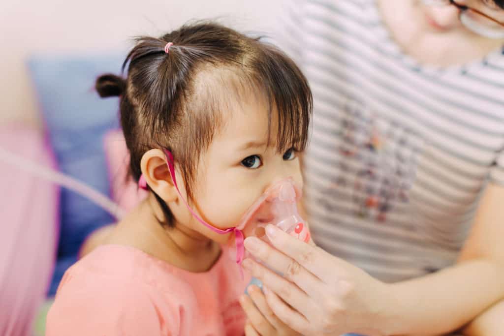 Cách chăm sóc trẻ bị viêm đường hô hấp cấp đúng cách tại nhà 