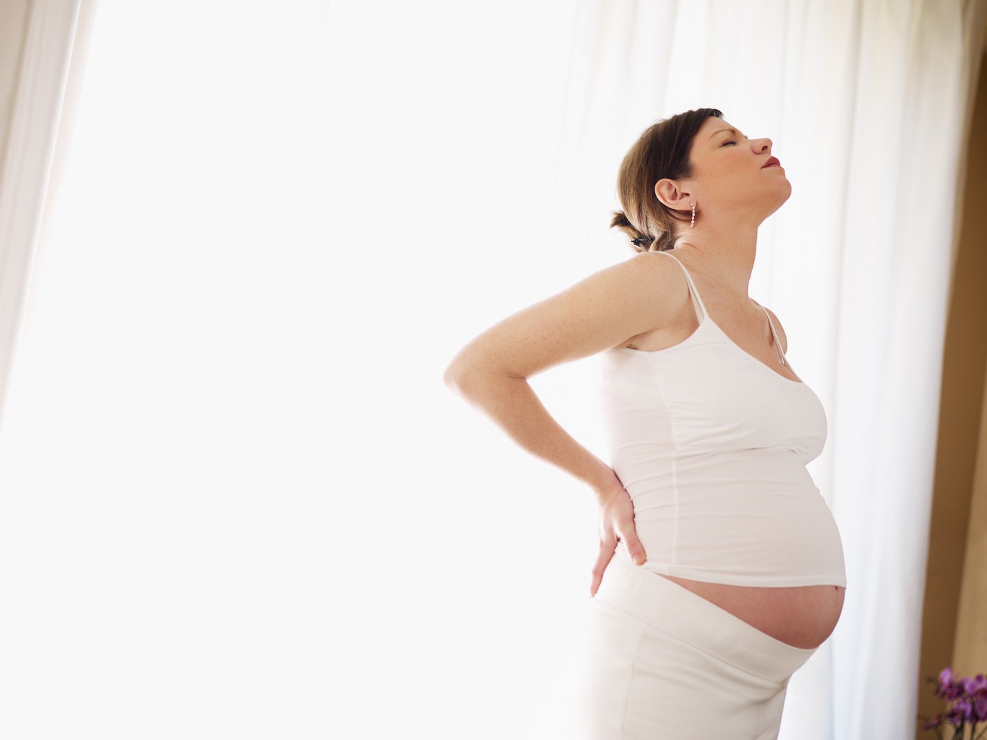 7 cách giảm đau lưng ở mẹ bầu