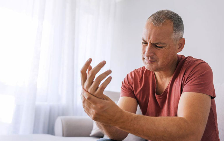 Tê Bì Chân Tay Ở Người Tiểu Đường Nguy Hiểm Không?