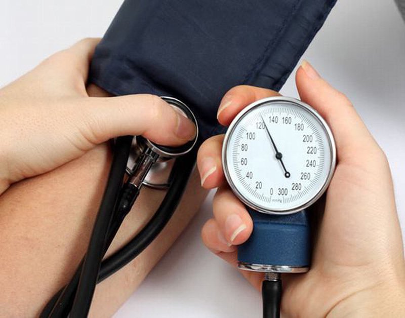 Chữa bệnh trĩ hiệu quả bằng cây lược vàng