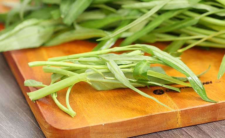 Dùng rau muống chữa được bệnh trĩ không? Tìm hiểu ngay để biết