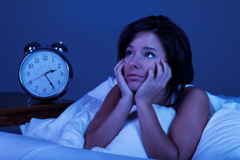 thức khuya có giảm trí nhớ không