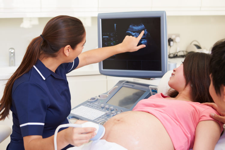 Thăm khám định kỳ giúp xác định nguyên nhân gây rối loạn nhịp tim ở mẹ bầu 