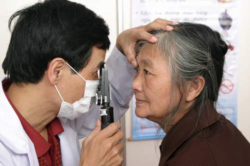 thoái hóa điểm vàng co chữa khỏi không
