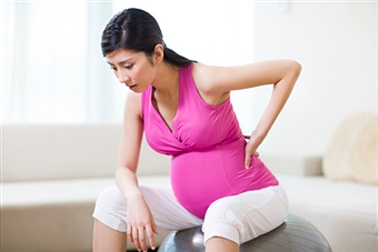 mẹ có tiền sử về bệnh xương khớp