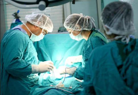 phẫu thuật mổ thoái hóa đốt sống cổ có nguy hiểm không?