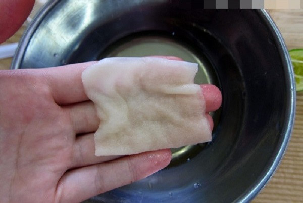 Trị nám tàn nhang bằng rau mùi và dấm trắng